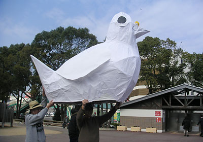 お手製・巨大・平和の鳩